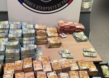 Aéroport Paris saisie euro