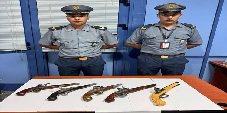 saisie douanes pistolets passagers Tlemcen